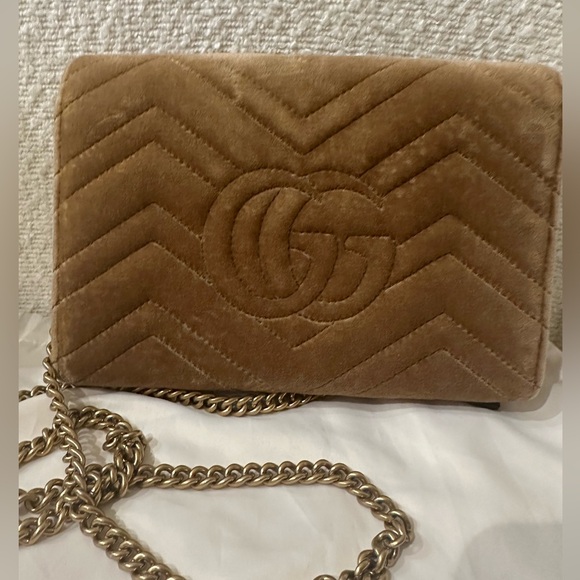 GUCCI Velvet Matelasse GG Marmont Chain Wallet - Picture 3 of 16
